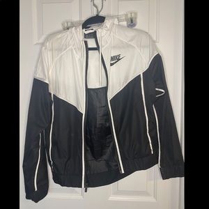 Nike black and white windbreaker size M